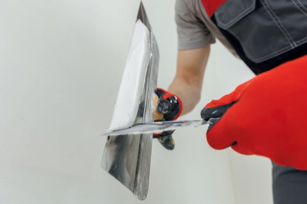 How to choose a plasterer: 10 signs of quality work